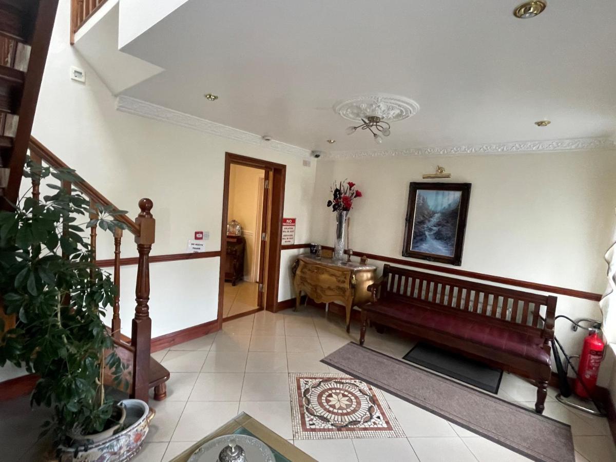 Goldendawn Guest House Citywest Exteriér fotografie